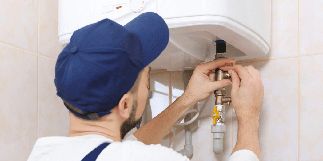 Técnicos trabajando en sistemas de fontanería en Terrassa.